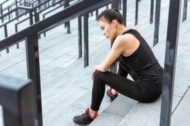 Sporcumuz Stadyumu merdivenlerde eğitim 