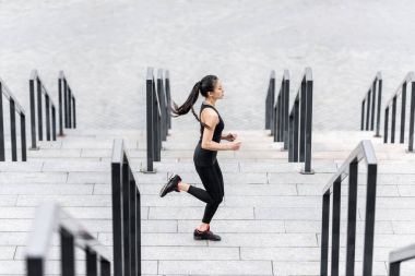 Sporcumuz Stadyumu merdivenlerde eğitim 