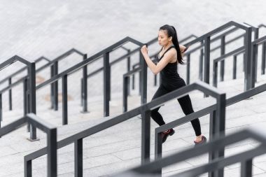 Sporcumuz Stadyumu merdivenlerde eğitim 