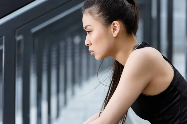 Sportswoman training on stadium stairs — Stock Photo, Image