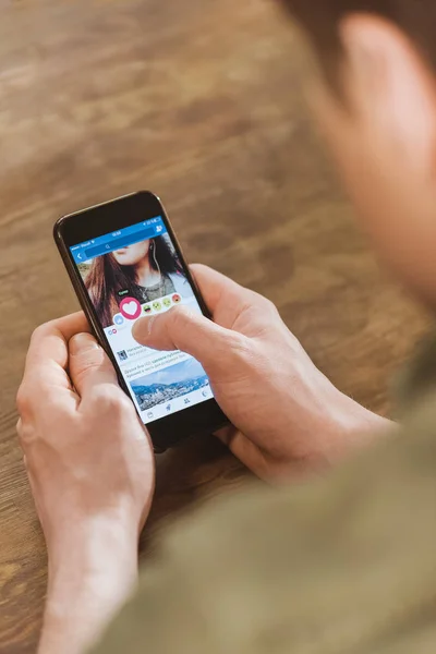 Aplicación de Facebook en pantalla — Foto de Stock