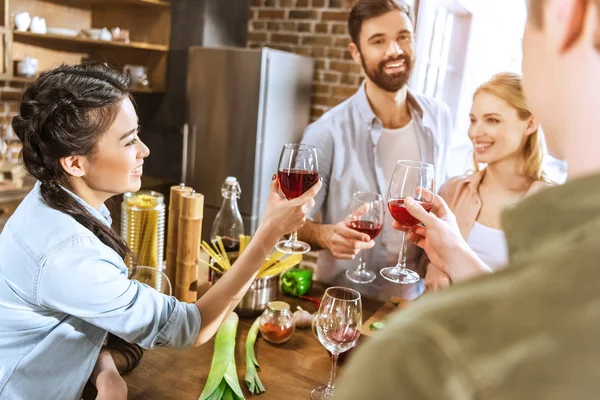 Junge Leute haben Spaß — Stockfoto