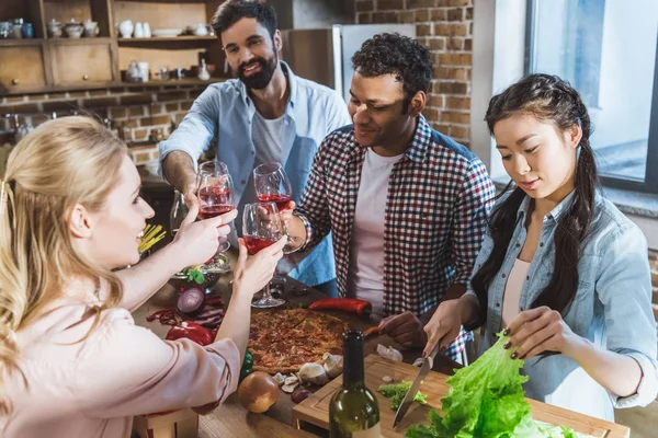 Young people partying at home — Stock Photo, Image