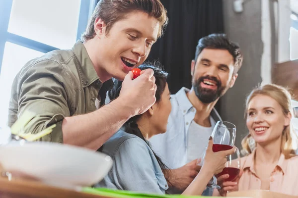 People having fun at home party — Stock Photo, Image