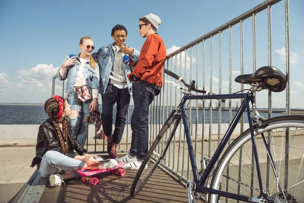 Teenagers posing in skateboard park — Stock Photo, Image