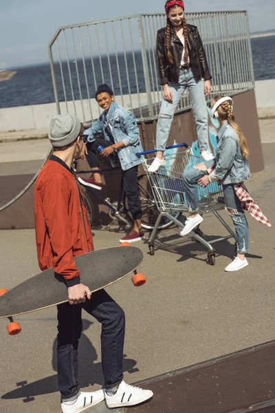 Teenagers having fun — Stock Photo, Image