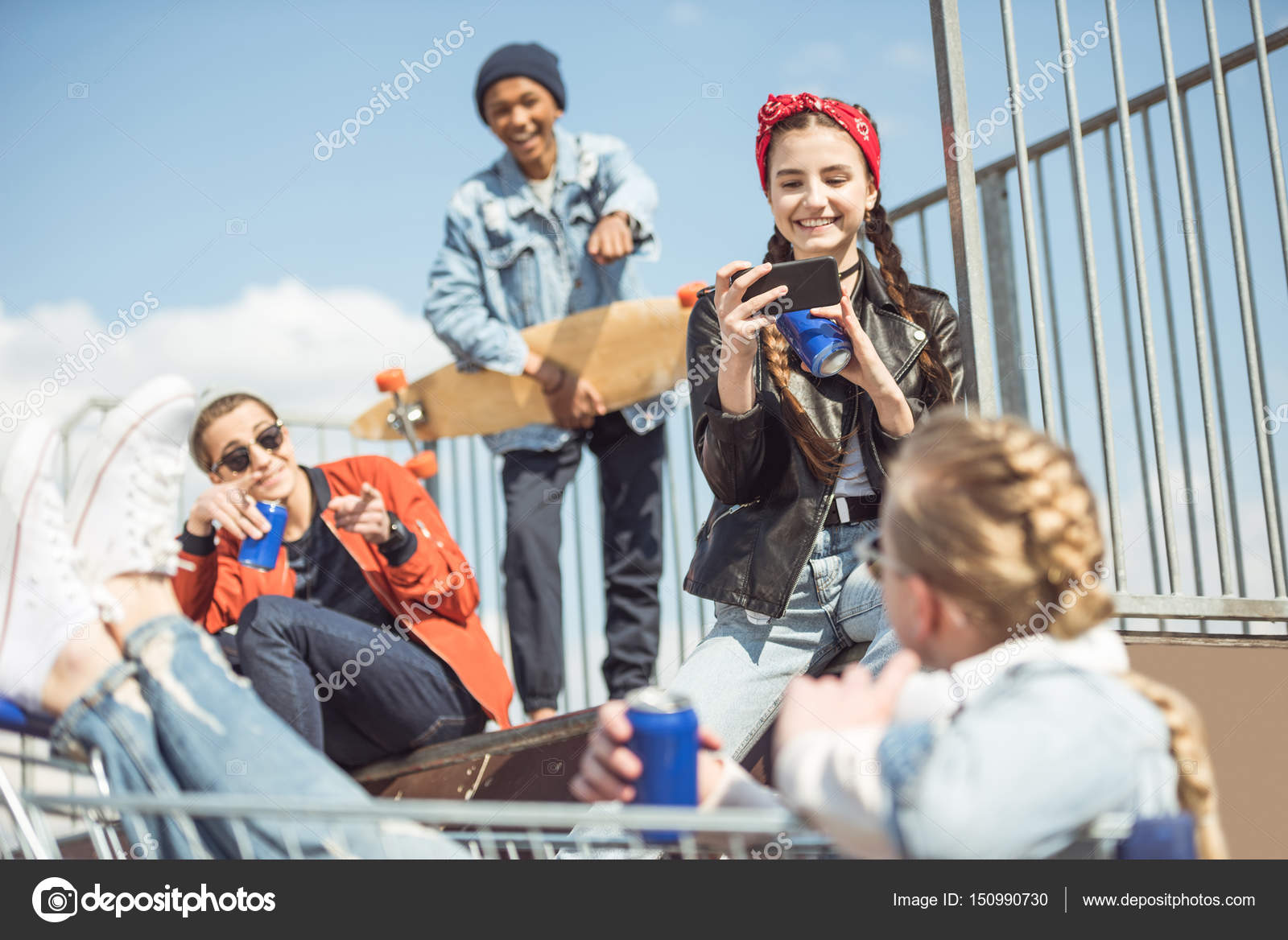 Teenagers group having fun — Stock Photo © ArturVerkhovetskiy #150990730
