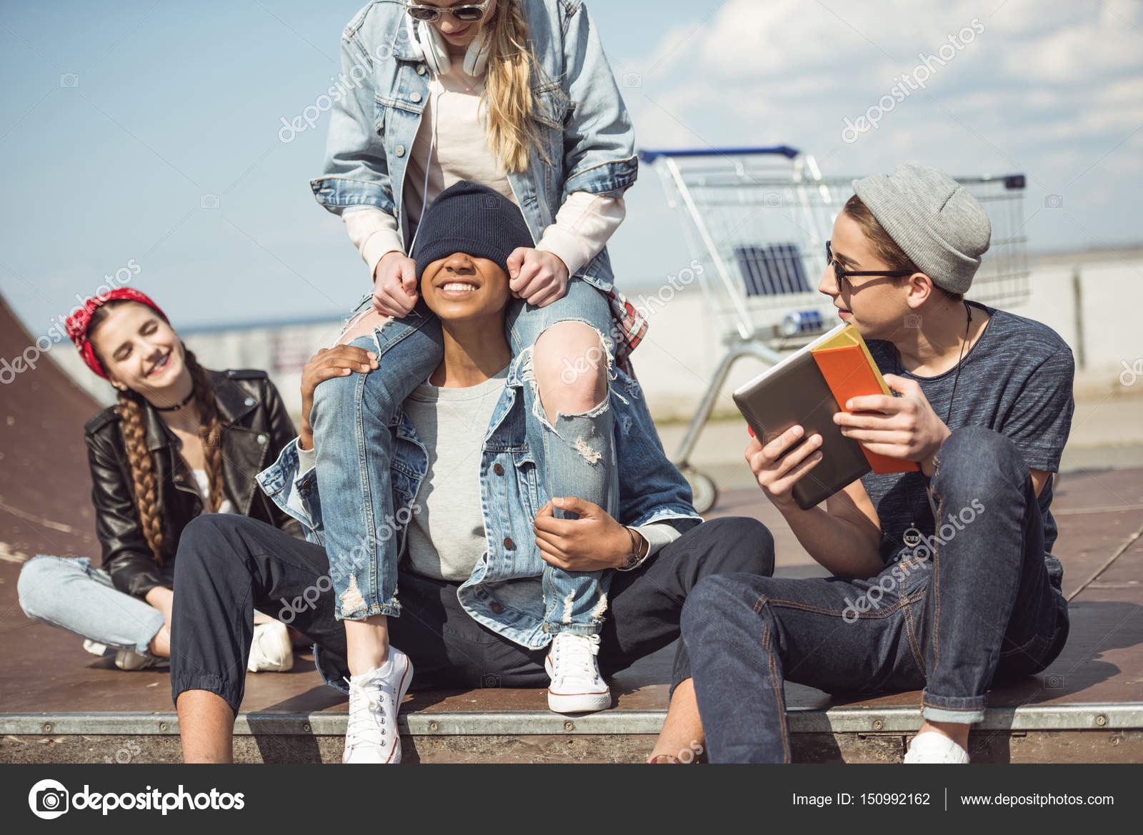 Teenagers group having fun — Stock Photo © ArturVerkhovetskiy #150992162