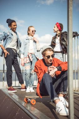 vakit kaykay Parkı'nda gençler