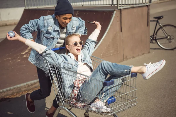 Teenagers having fun with shopping cart — Stock Photo, Image