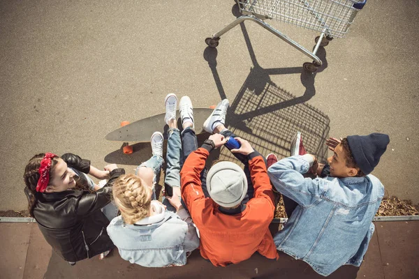 Adolescentes grupo de divertirse — Foto de Stock