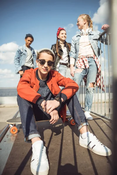 Teenagers spending time at skateboard park — Stock Photo, Image