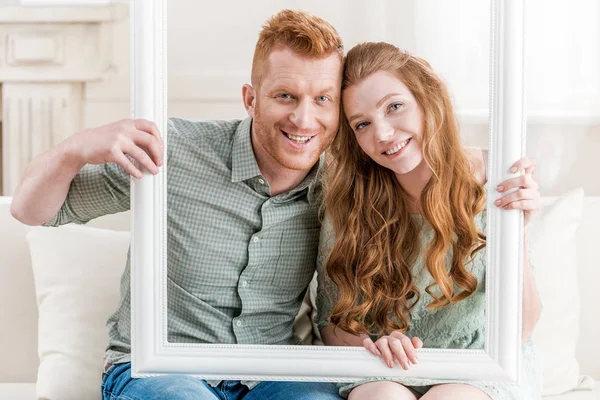 Bonito jovem casal — Fotografia de Stock