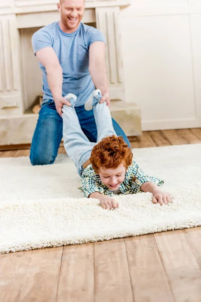 Pai feliz com filho — Fotografia de Stock