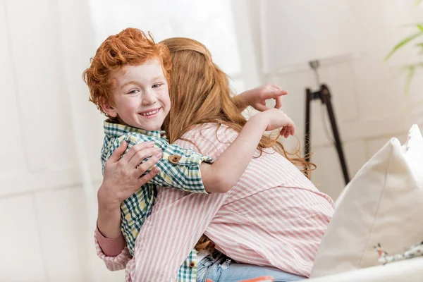 Moeder en zoontje — Stockfoto