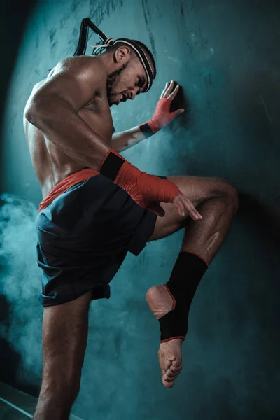 Muay Thai athlete — Stock Photo, Image