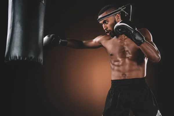 Entrenamiento de atleta Muay Thai —  Fotos de Stock