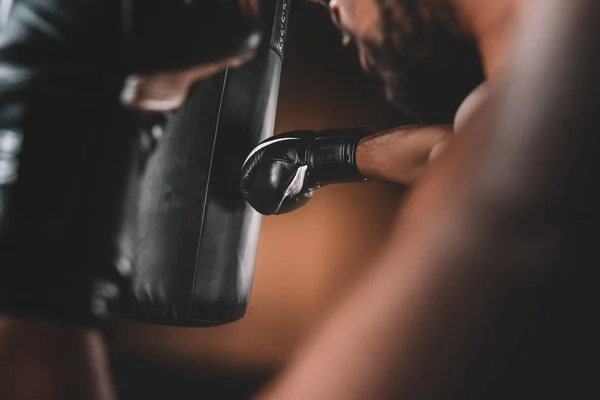 Entrenamiento de atleta Muay Thai — Foto de Stock