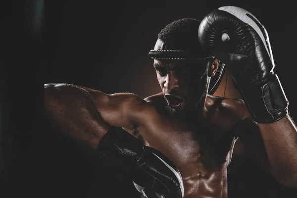 Entrenamiento de atleta Muay Thai —  Fotos de Stock