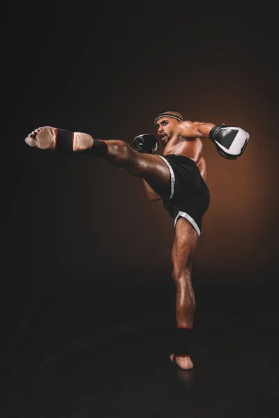 Muay thai vechter — Stockfoto