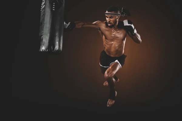 Muay thai fighter — Stock Photo, Image