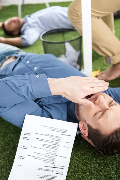 Businessmen sleeping at modern office — Free Stock Photo