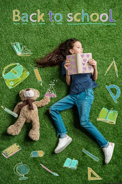 Menina da escola e de volta ao conceito de escola — Fotografia de Stock