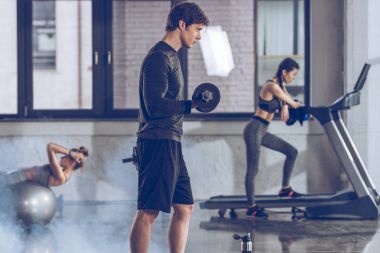 sporcu ile Halter egzersiz