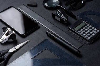 Smartphone ile çeşitli Ofis Gereçleri
