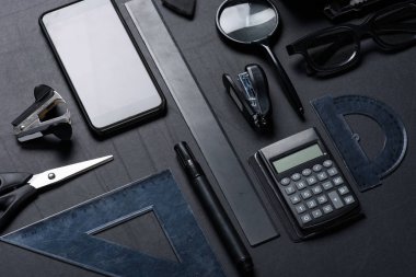 Smartphone ile çeşitli Ofis Gereçleri
