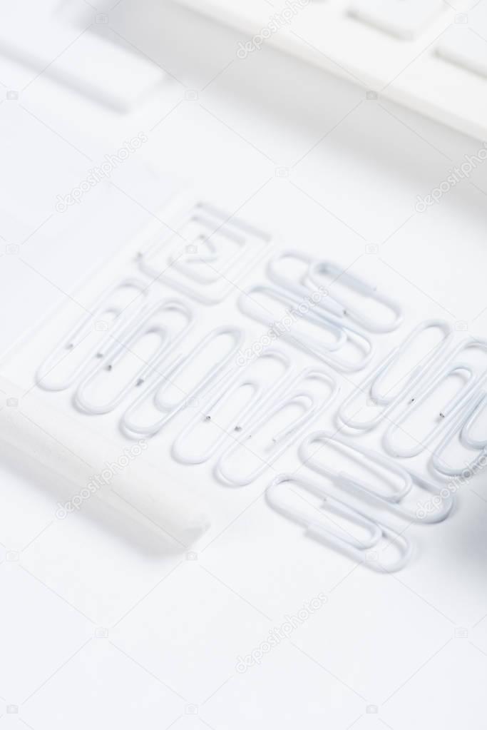 arranged white clips 