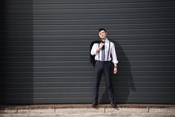 Young confident asian businessman standing outdoors with copy space — Stock Photo, Image