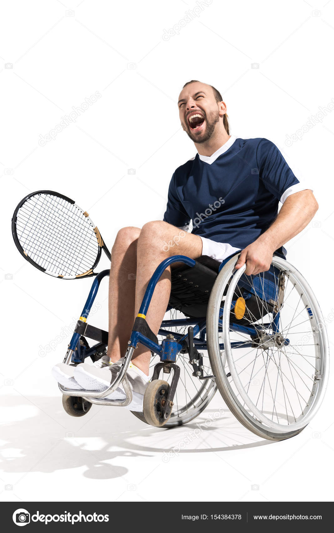 Инвалид смеется. Челик в инвальдной коляске. Инвалид смеется. Коляска для детей инвалидов. Французский теннисист в инвалидном кресле.