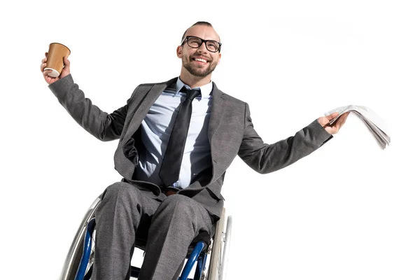 Hombre de negocios discapacitado con café y periódico — Foto de Stock