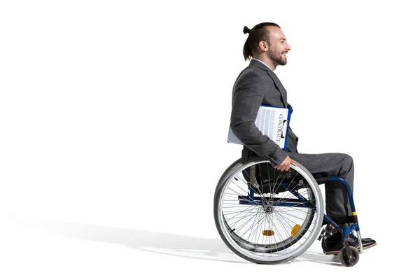 Podnikatel ve vozíku drží schránky se smlouvou — Stock fotografie