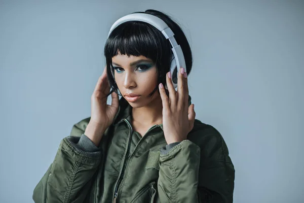 Woman listening music — Stock Photo, Image