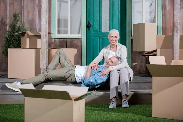 Paar zieht in neues Haus — Stockfoto