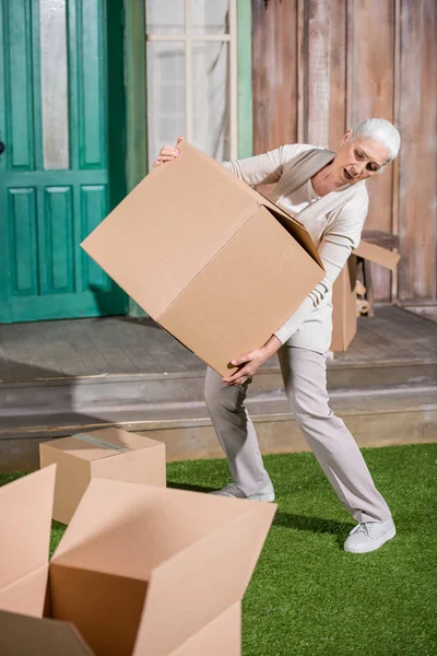 Senior woman with cardboard boxes — Stock Photo, Image