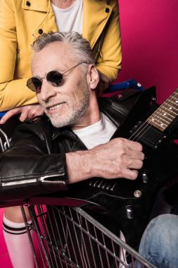 Elektro gitar ile üst düzey Çift 