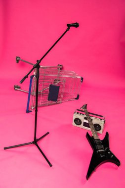 Elektro gitar ve kayıt cihazı 