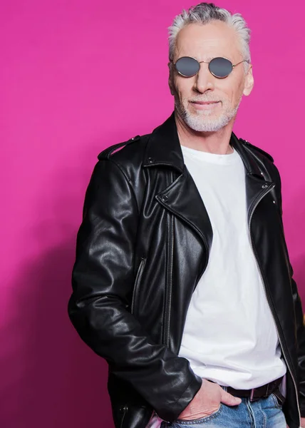 Senior man in leather jacket — Stock Photo, Image