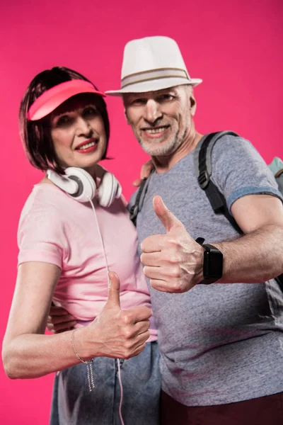 Couple showing thumbs up — Free Stock Photo