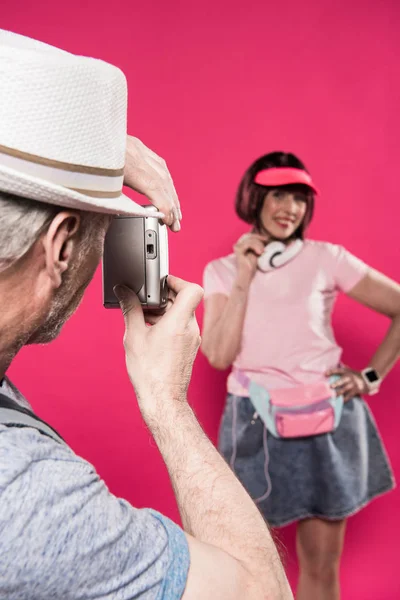 Man nemen foto van vrouw — Stockfoto