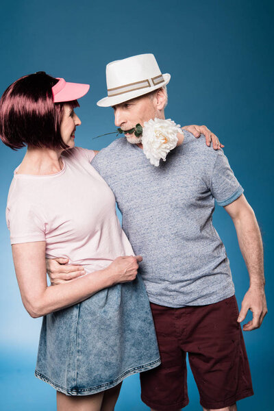 стильная пожилая пара
