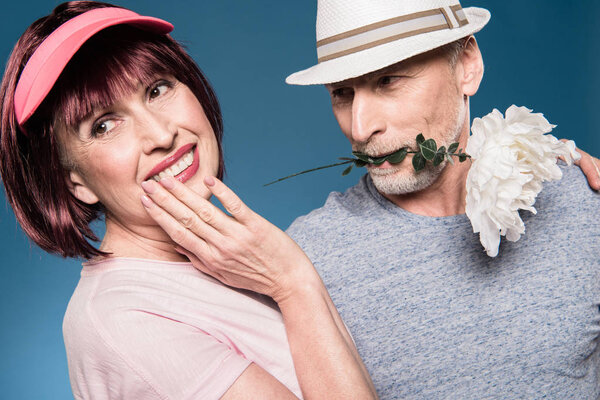 стильная пожилая пара
