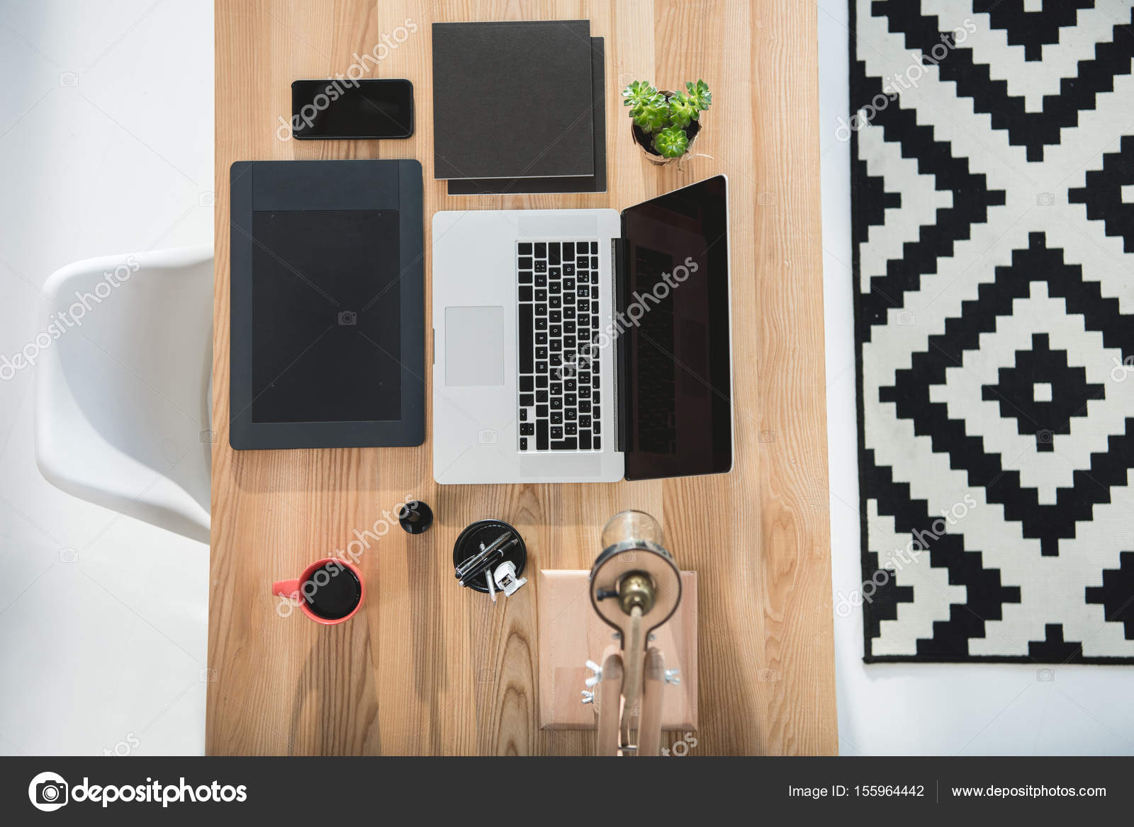 Laptop with graphics tablet and smartphone on tabletop — Stock Photo