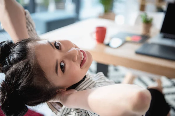 Asian woman relaxing while sitting at office — Stock Photo, Image