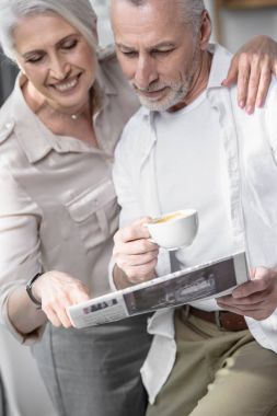 Sevgi dolu üst düzey çift converse