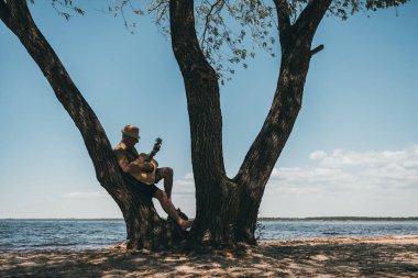 Komuta sizde gitar ile 
