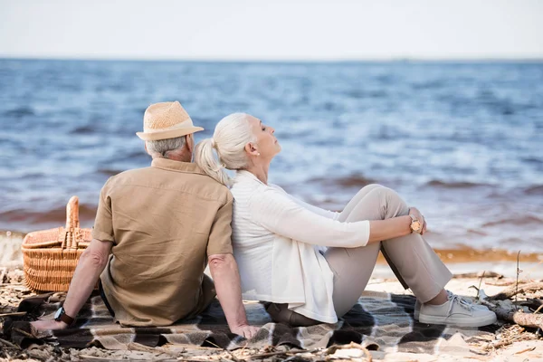 Senior couple at picnic — Stock Photo, Image